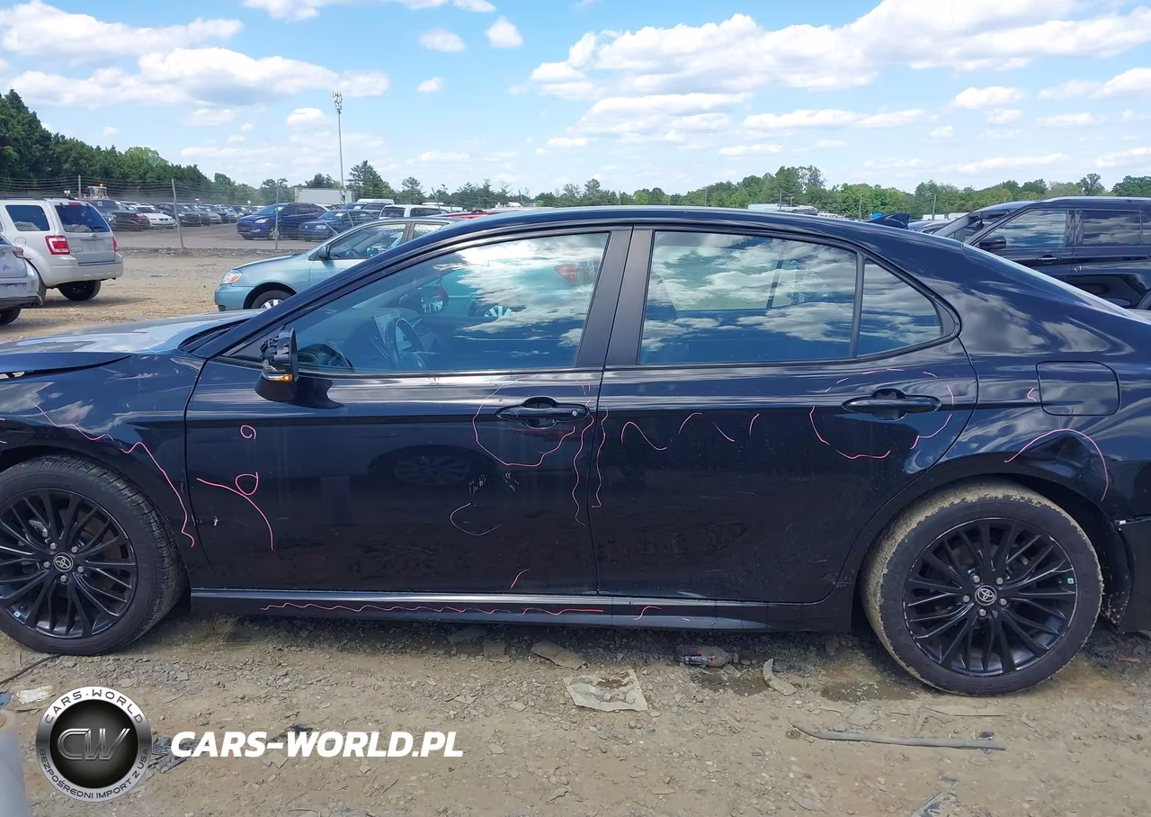 2022 Toyota Camry Nightshade Edition Hybrid VIN:4T1G31AK3NU040662 - 15