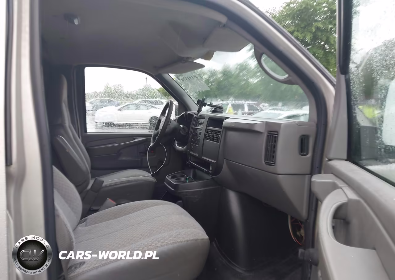 2006 Chevrolet Express Work Van VIN:1GCHG35V261262920 - 5