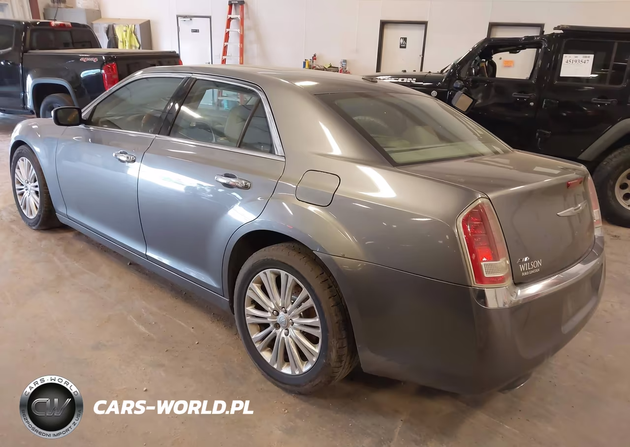 2012 Chrysler 300 Limited VIN:2C3CCAHG4CH208222 - 3