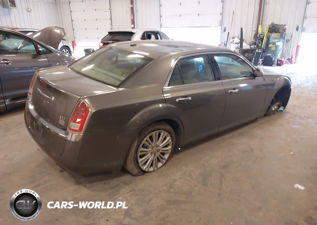 2012 Chrysler 300 Limited VIN:2C3CCAHG4CH208222 - 4