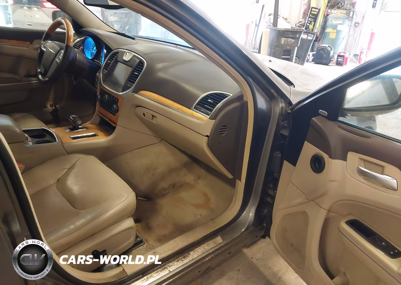 2012 Chrysler 300 Limited VIN:2C3CCAHG4CH208222 - 5