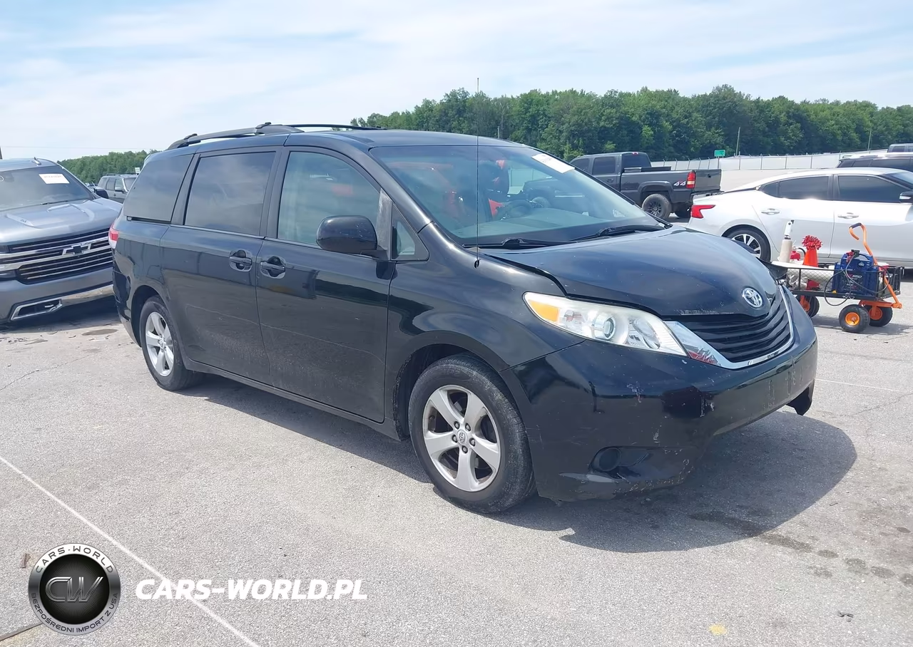 2011 Toyota Sienna Le V6 – zdjęcie 1 z 17
