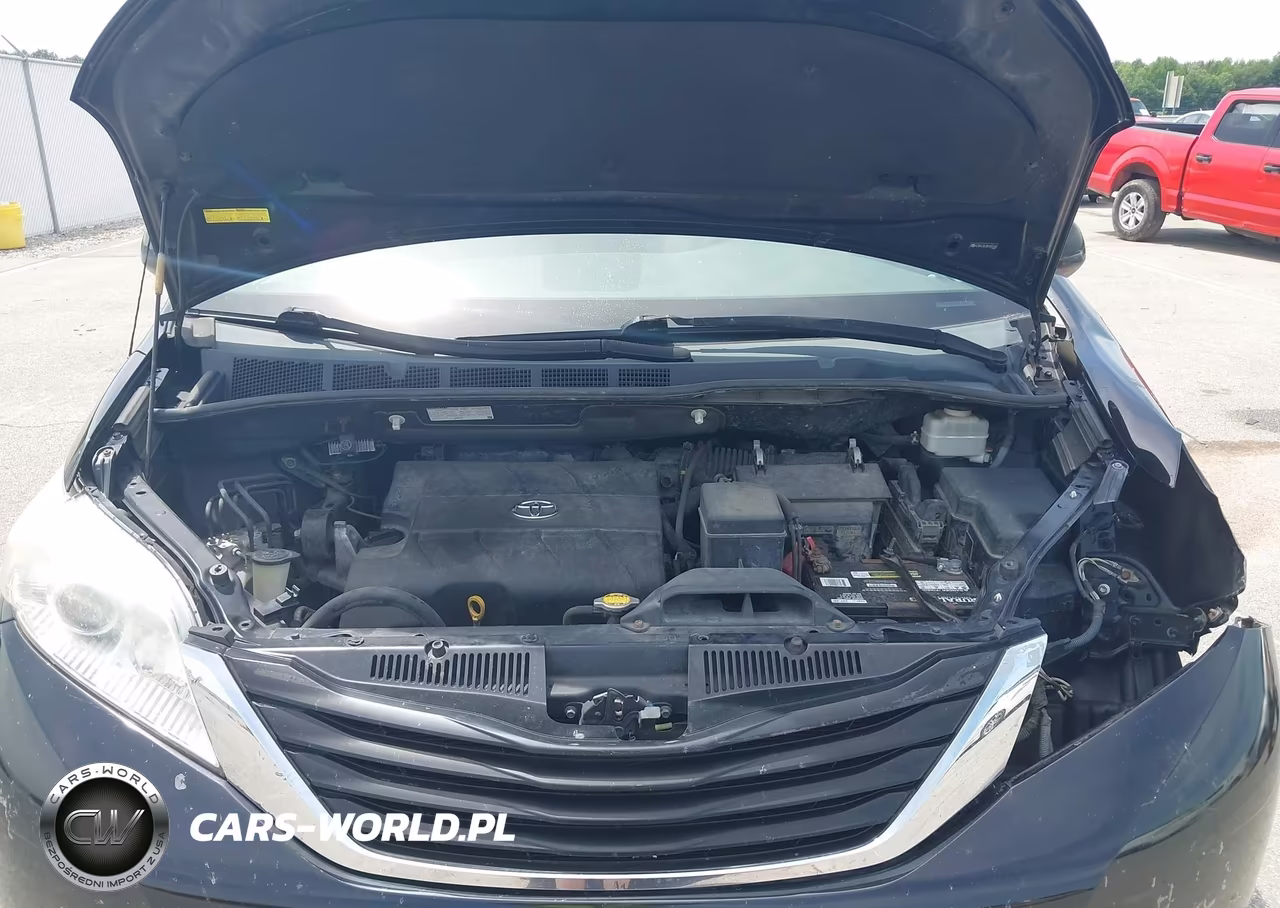 2011 Toyota Sienna Le V6 VIN:5TDKK3DCXBS002492 - 10