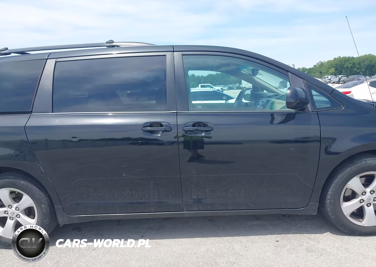 2011 Toyota Sienna Le V6 VIN:5TDKK3DCXBS002492 - 14