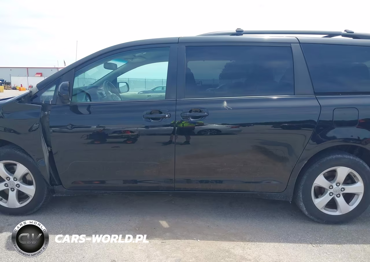 2011 Toyota Sienna Le V6 VIN:5TDKK3DCXBS002492 - 15