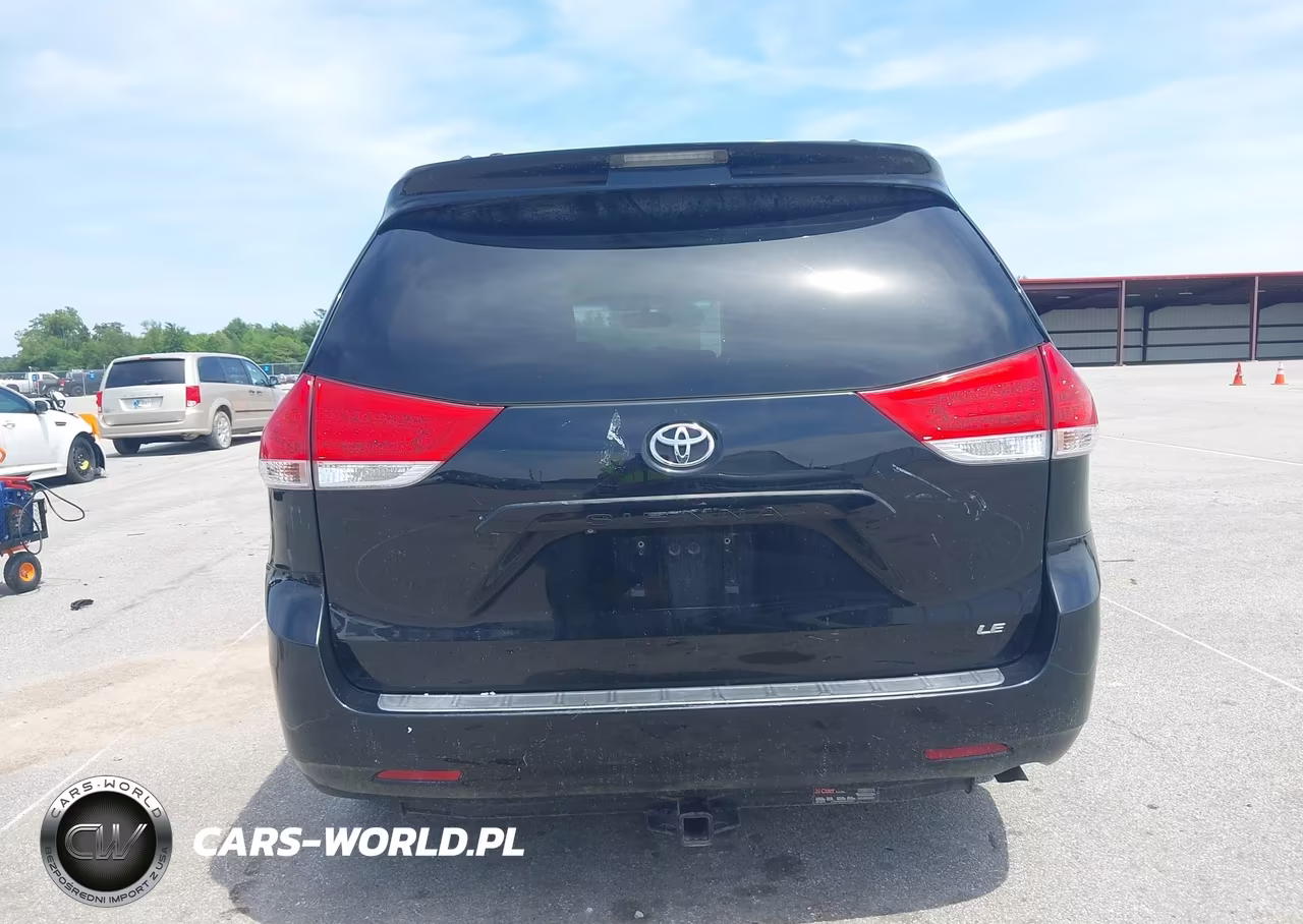 2011 Toyota Sienna Le V6 VIN:5TDKK3DCXBS002492 - 17