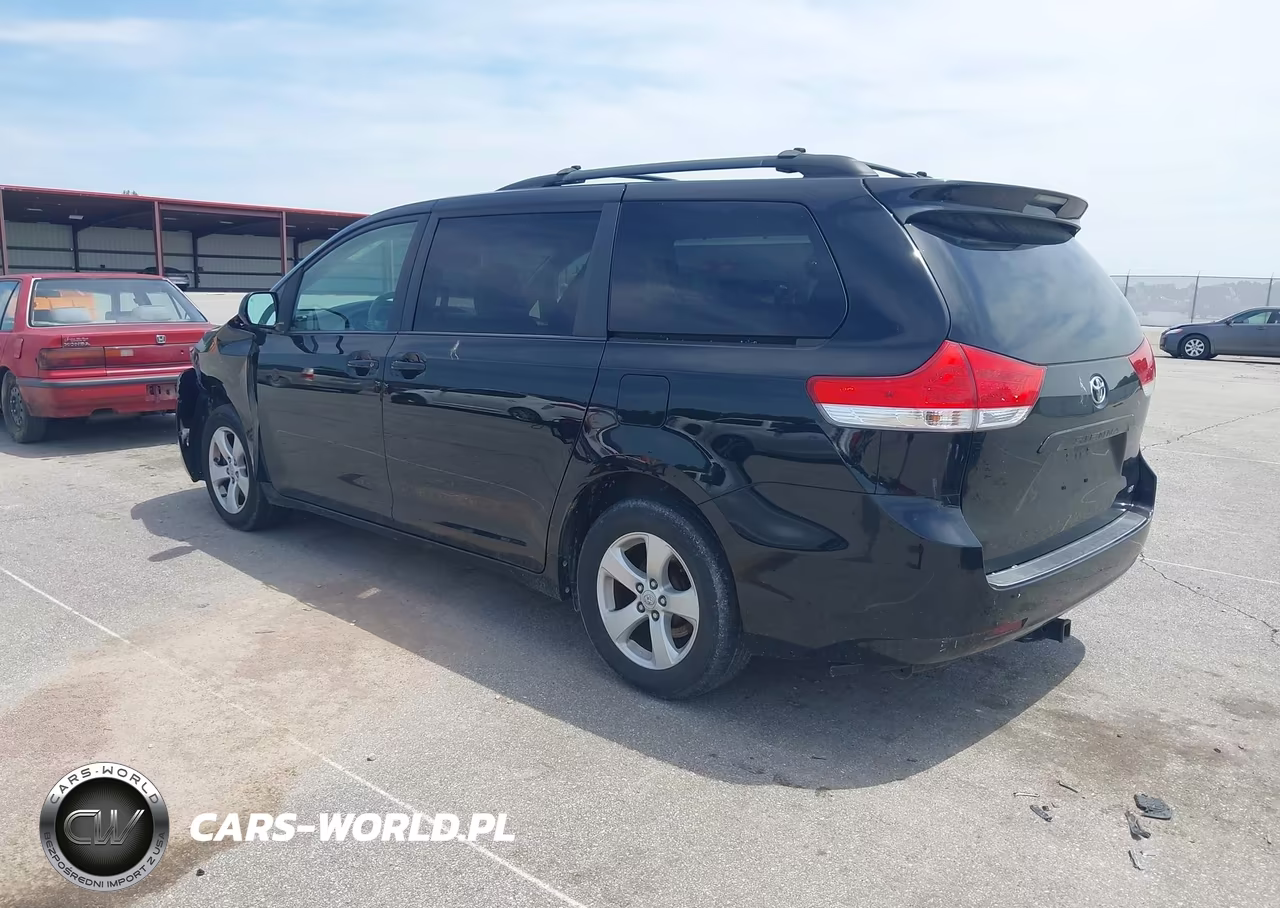 2011 Toyota Sienna Le V6 VIN:5TDKK3DCXBS002492 - 3