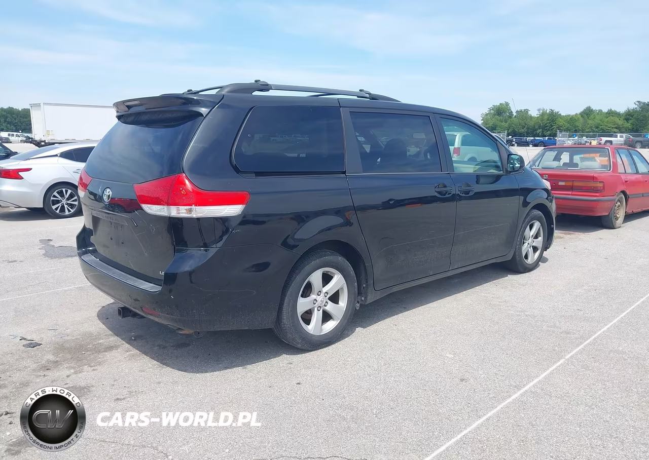 2011 Toyota Sienna Le V6 VIN:5TDKK3DCXBS002492 - 4