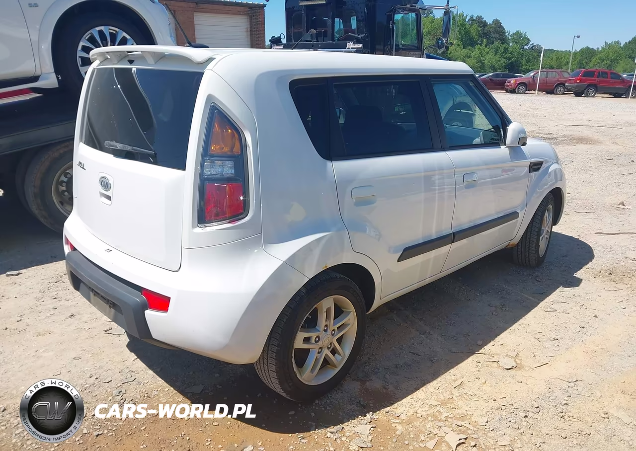 2010 Kia Soul + VIN:KNDJT2A22A7104473 - 4
