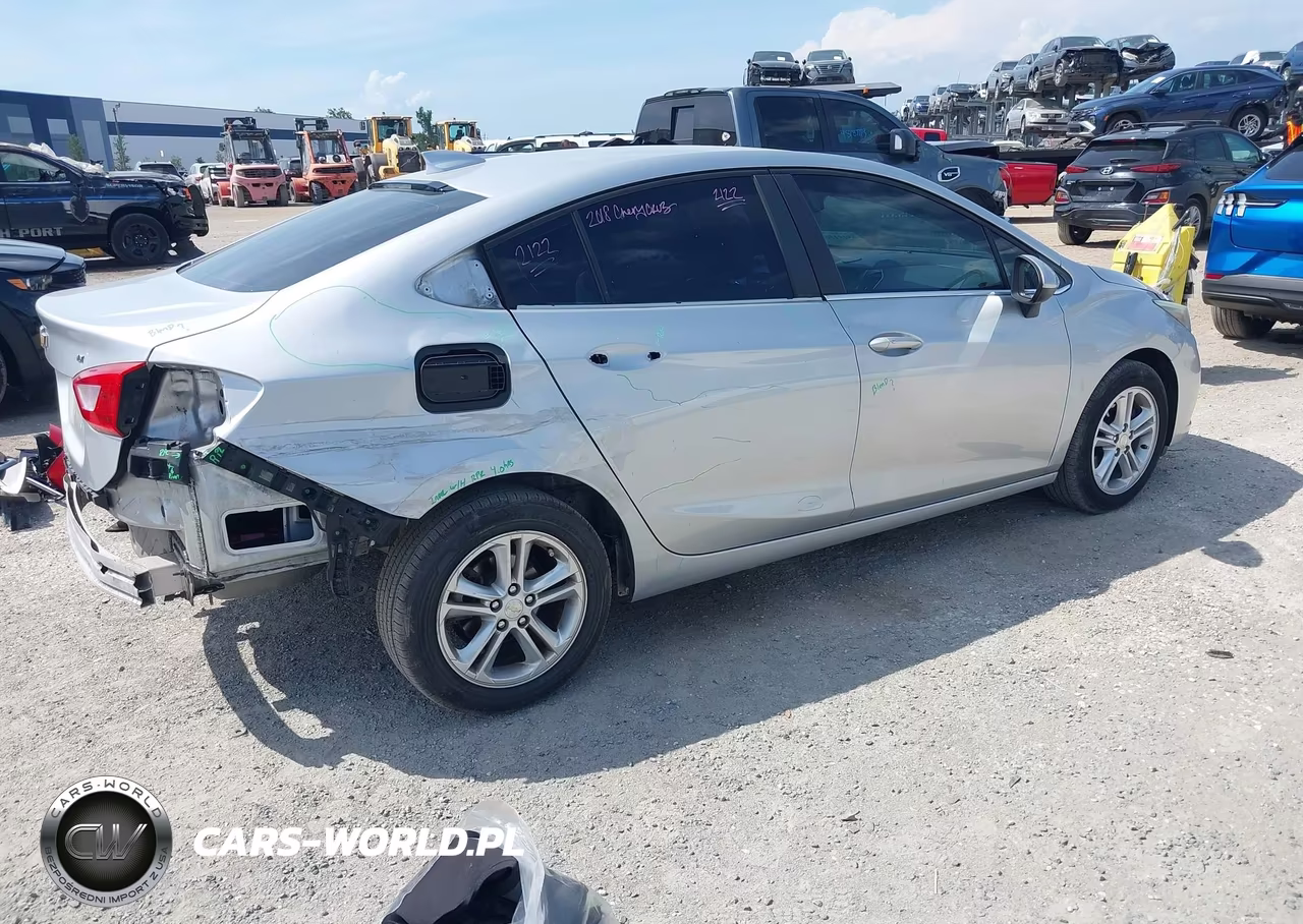 2018 Chevrolet Cruze Lt Auto VIN:1G1BE5SM0J7241016 - 4