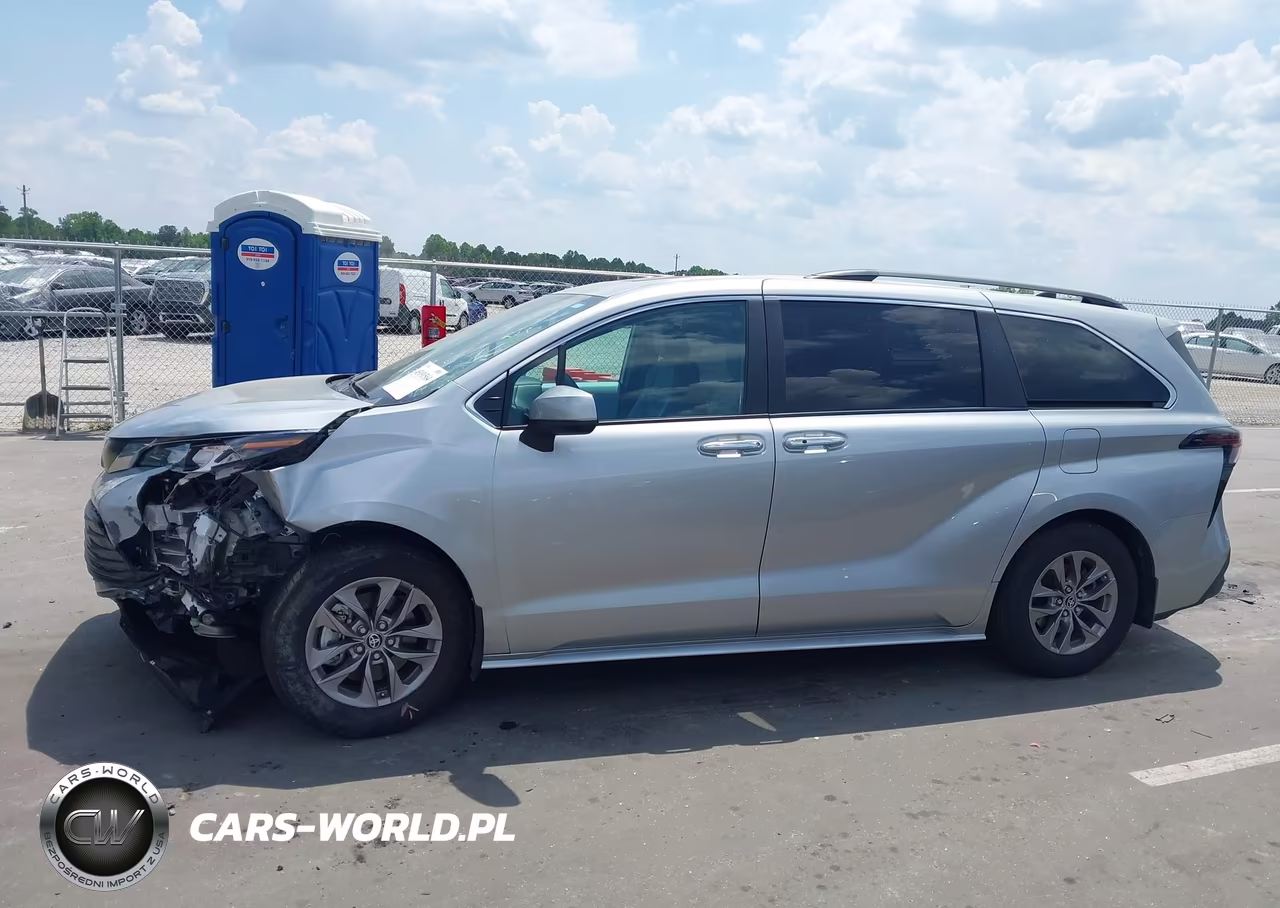 2025 Toyota Sienna Xle VIN:5TDYRKEC7SS235826 - 13