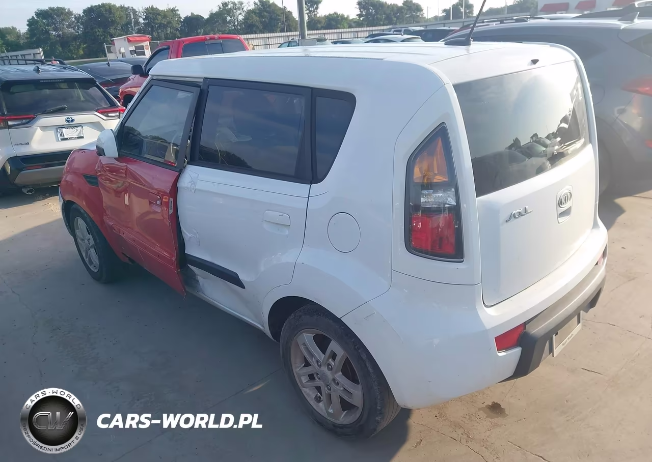 2010 Kia Soul + VIN:KNDJT2A27A7703112 - 3