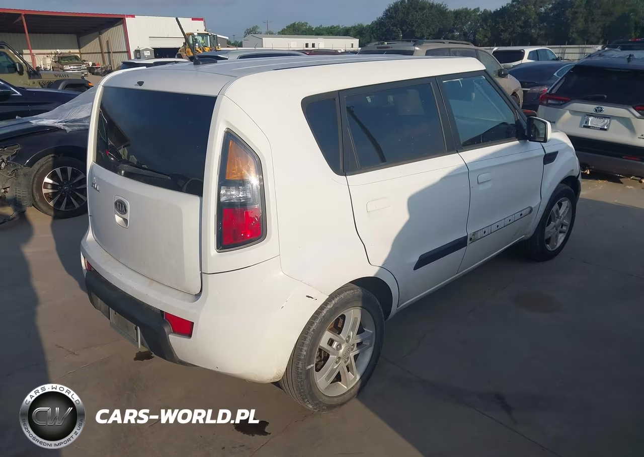 2010 Kia Soul + VIN:KNDJT2A27A7703112 - 4