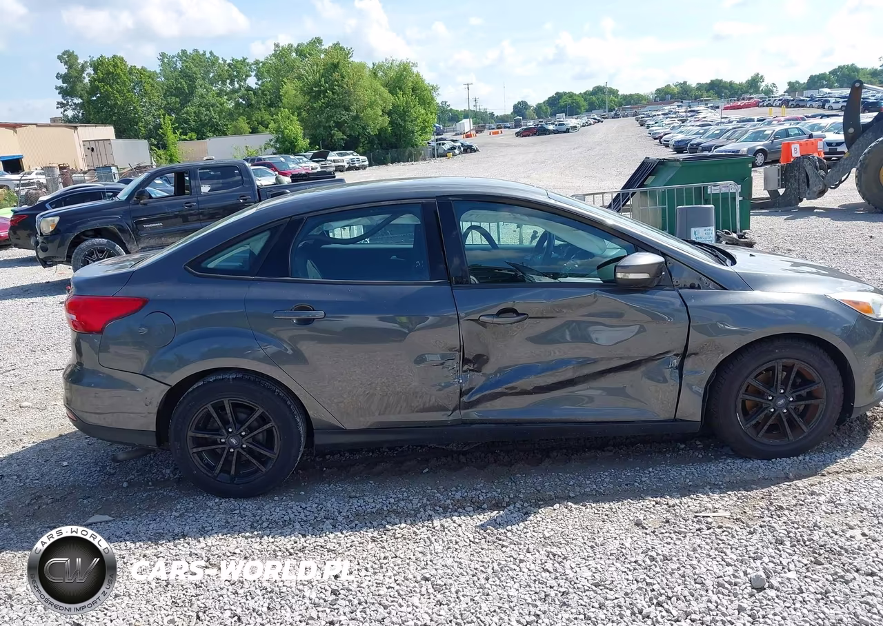 2017 Ford Focus Se VIN:1FADP3F23HL286210 - 13