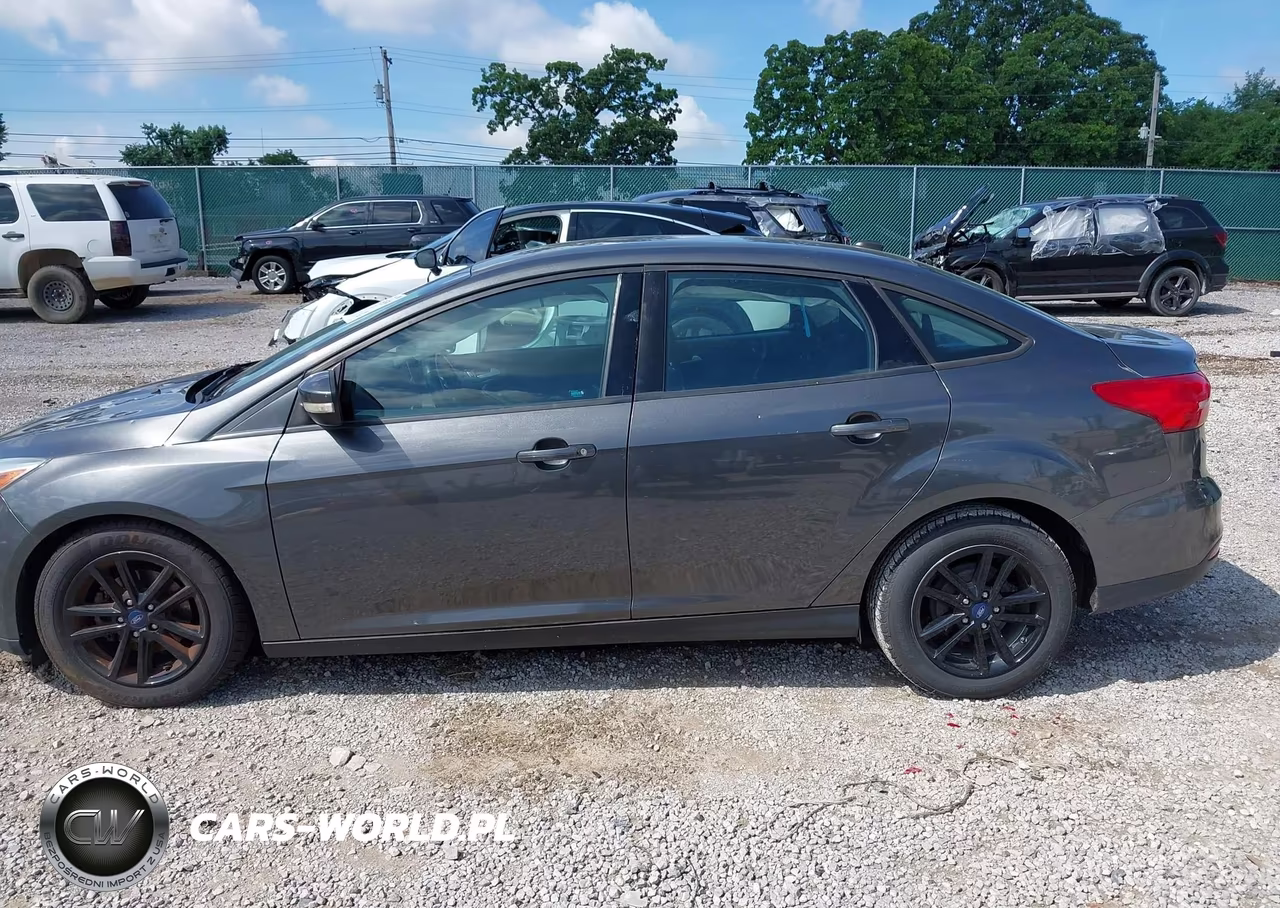 2017 Ford Focus Se VIN:1FADP3F23HL286210 - 14