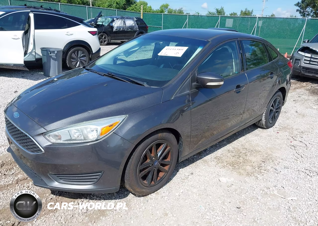 2017 Ford Focus Se VIN:1FADP3F23HL286210 - 2