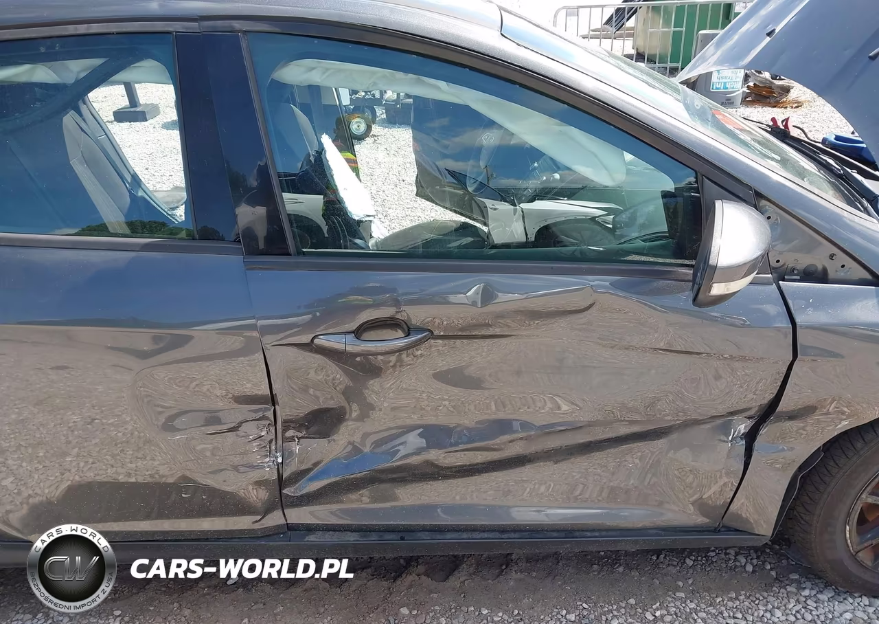 2017 Ford Focus Se VIN:1FADP3F23HL286210 - 6