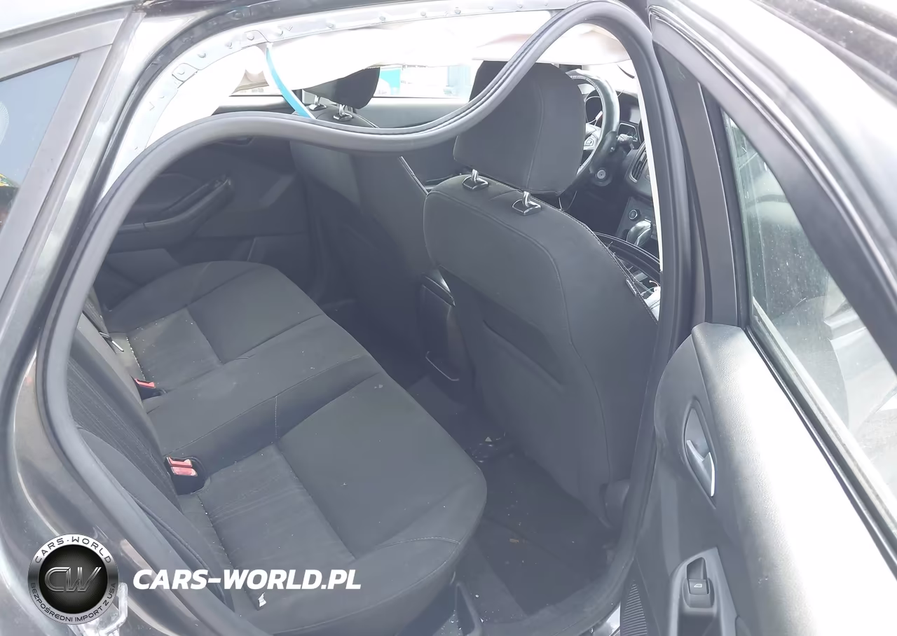 2017 Ford Focus Se VIN:1FADP3F23HL286210 - 8