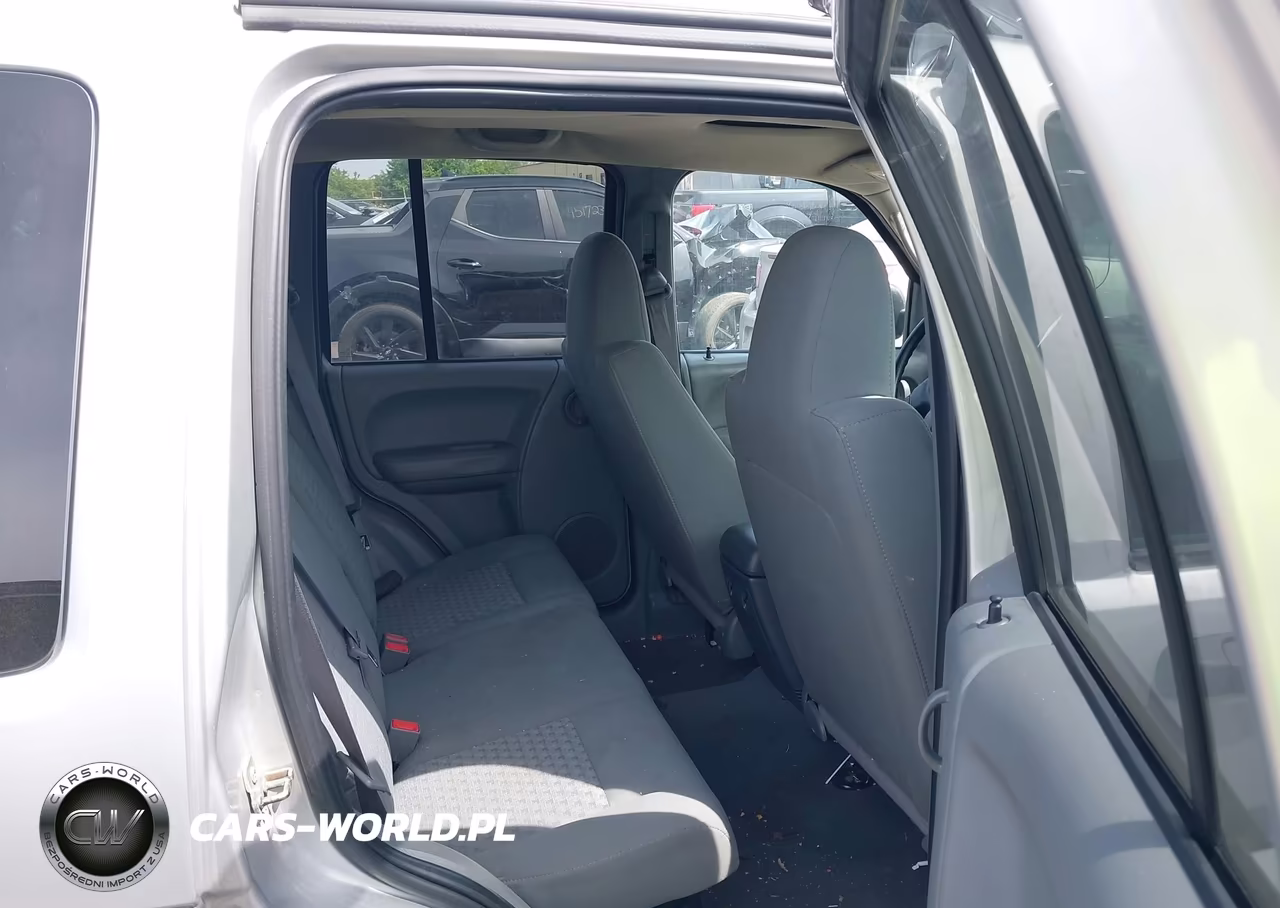 2006 Jeep Liberty Sport VIN:1J4GL48K86W172070 - 8