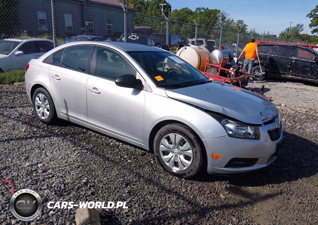 2013 Chevrolet Cruze Ls Auto – zdjęcie 1 z 18