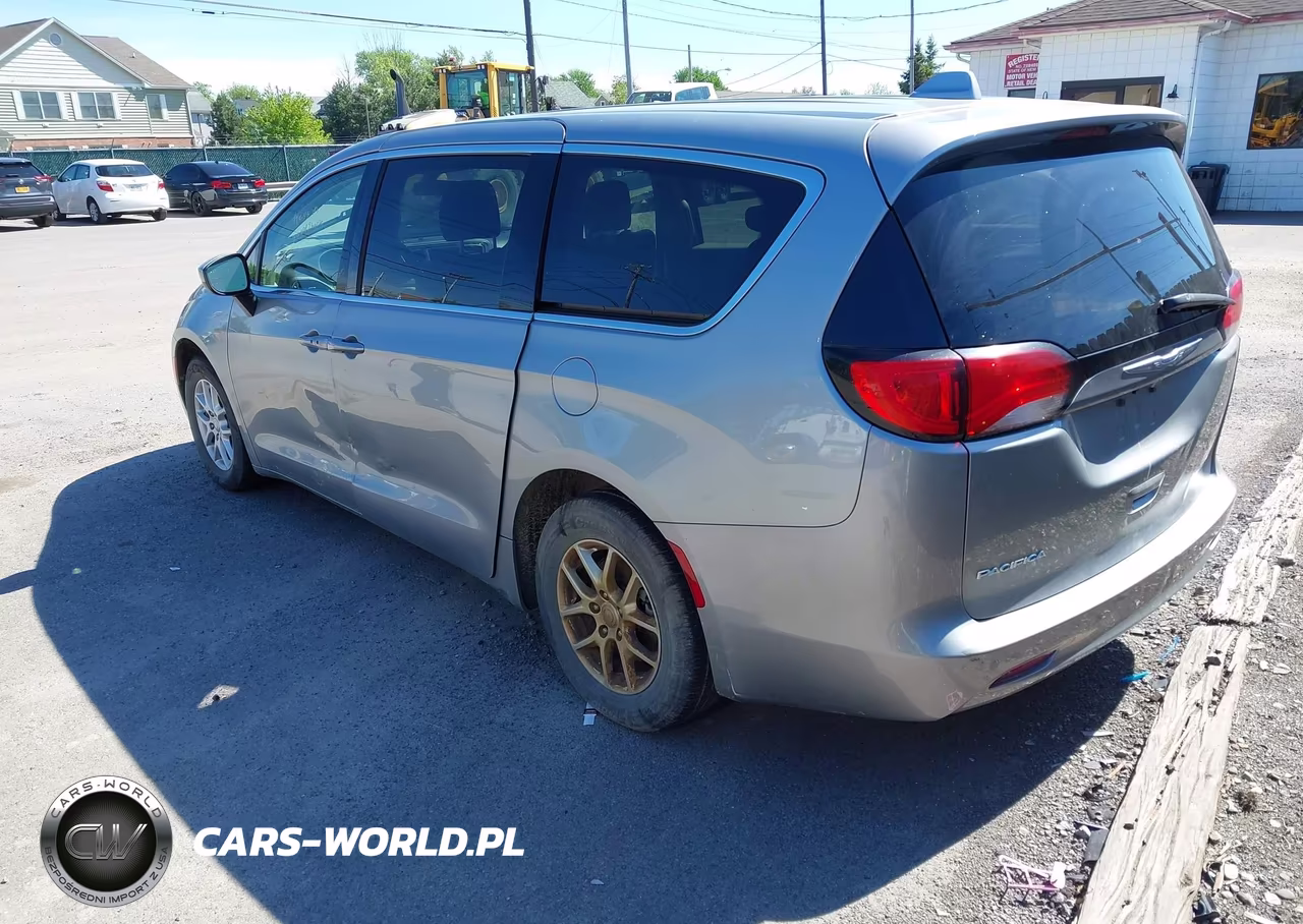 2019 Chrysler Pacifica Lx VIN:2C4RC1CG0KR733624 - 3