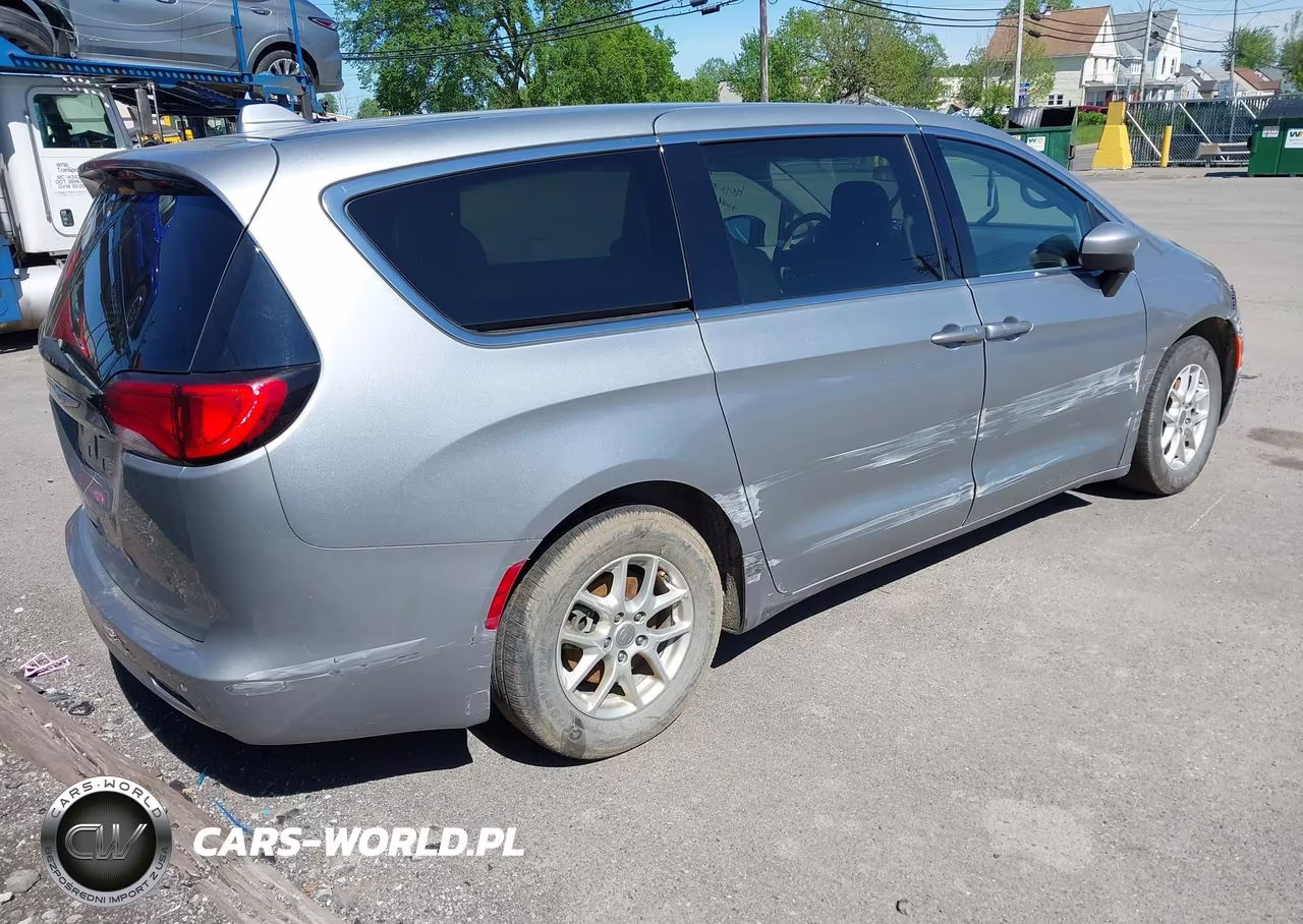 2019 Chrysler Pacifica Lx VIN:2C4RC1CG0KR733624 - 4