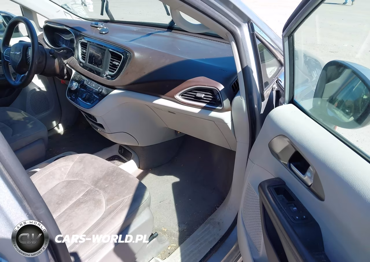 2019 Chrysler Pacifica Lx VIN:2C4RC1CG0KR733624 - 5