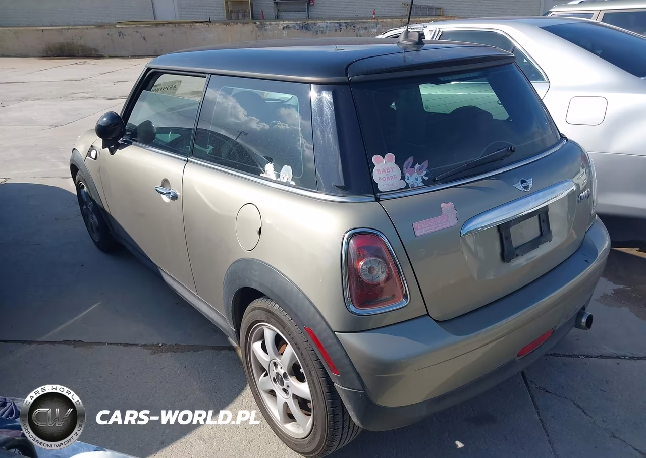 2009 Mini Cooper VIN:WMWMF33509TW76918 - 3