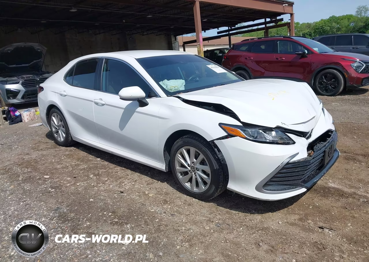 2021 Toyota Camry Le – zdjęcie 1 z 16