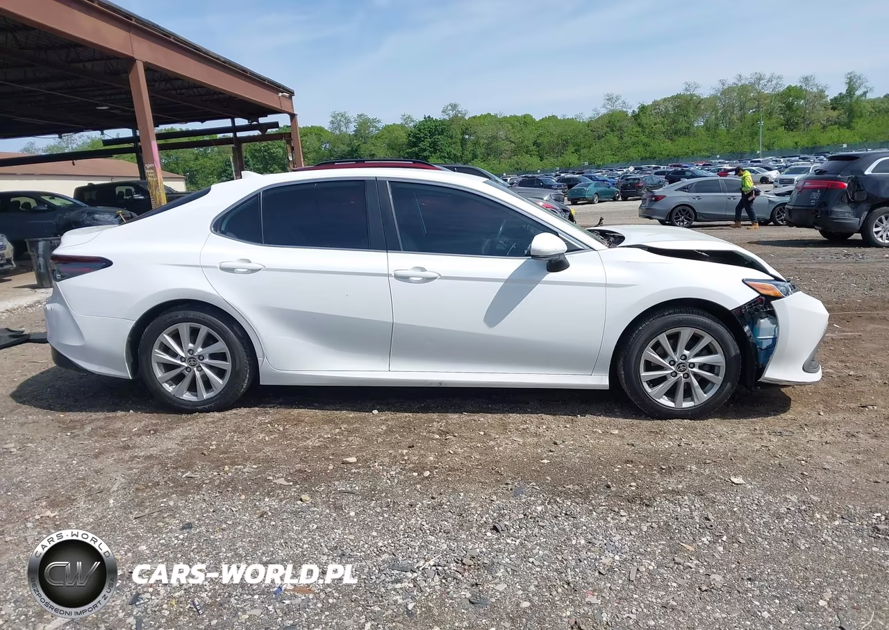 2021 Toyota Camry Le VIN:4T1C11AKXMU453116 - 13