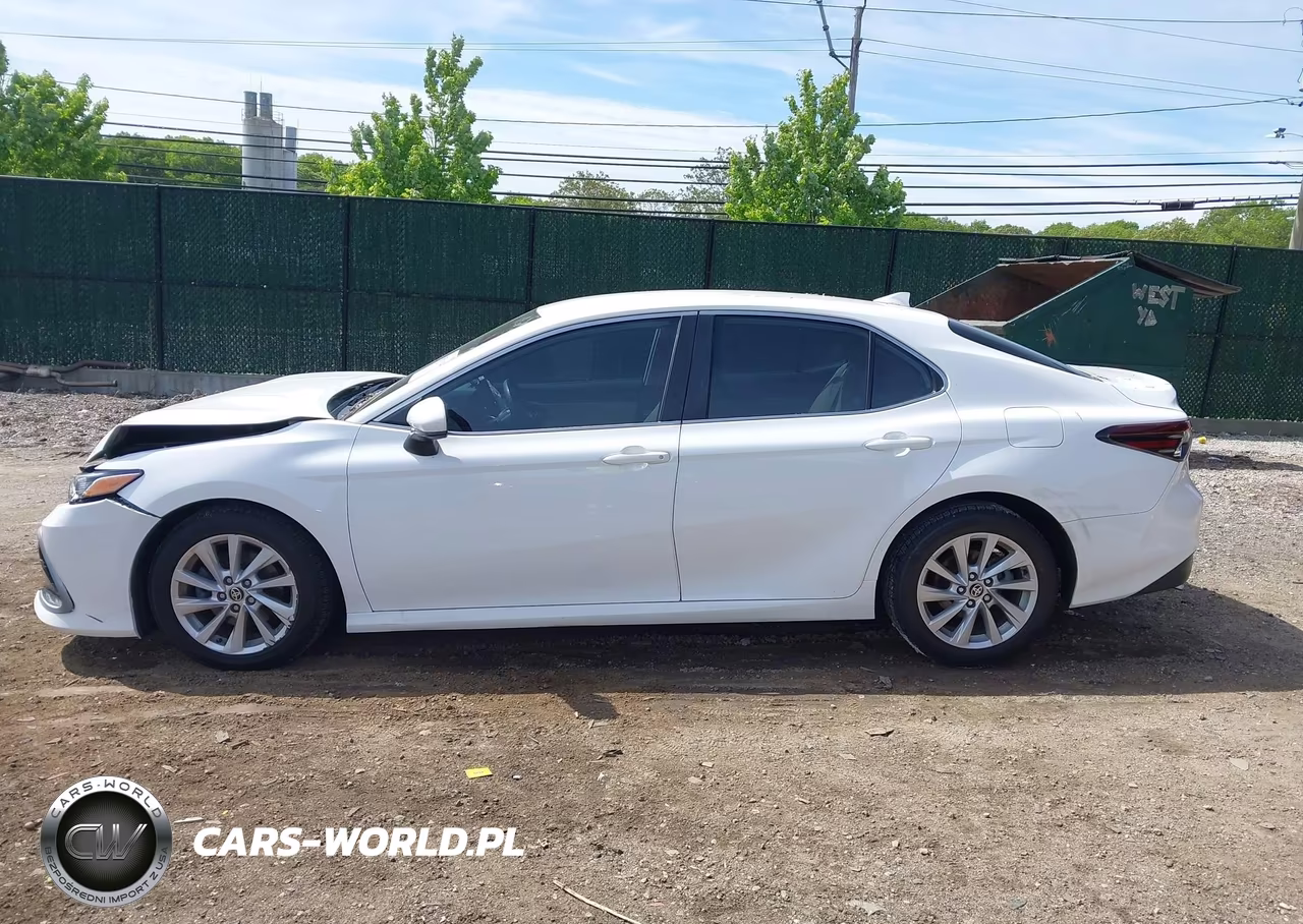 2021 Toyota Camry Le VIN:4T1C11AKXMU453116 - 14