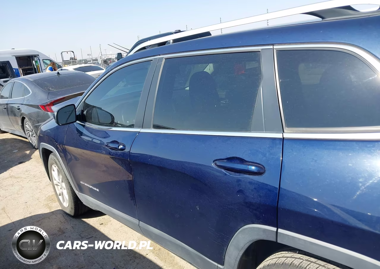 2015 Jeep Cherokee Latitude VIN:1C4PJLCB5FW560970 - 13