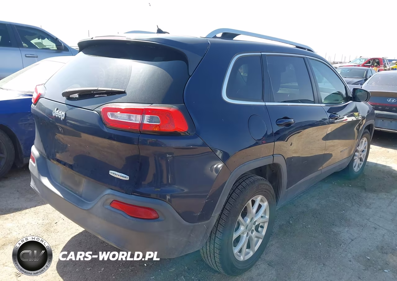 2015 Jeep Cherokee Latitude VIN:1C4PJLCB5FW560970 - 4