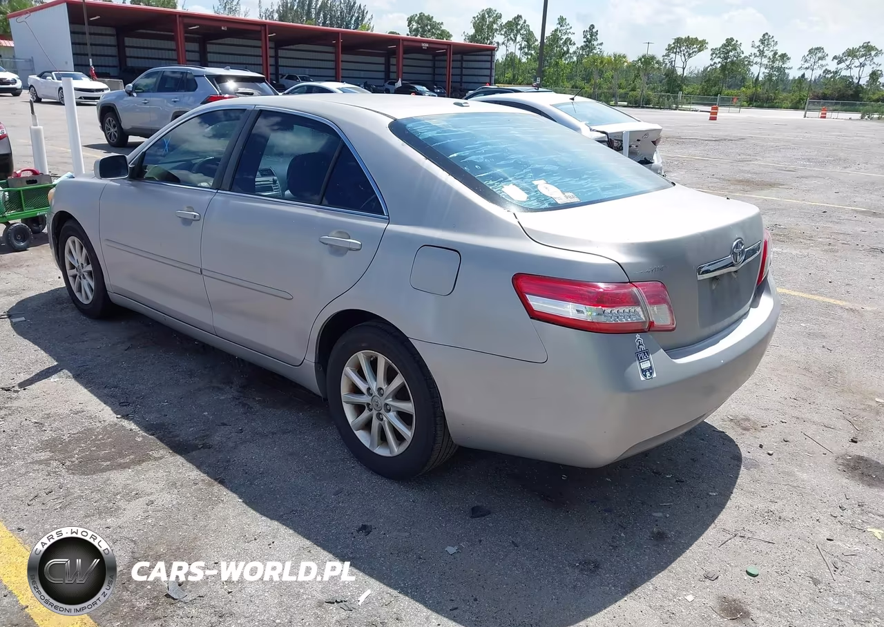 2010 Toyota Camry Xle VIN:4T1BF3EKXAU056326 - 3