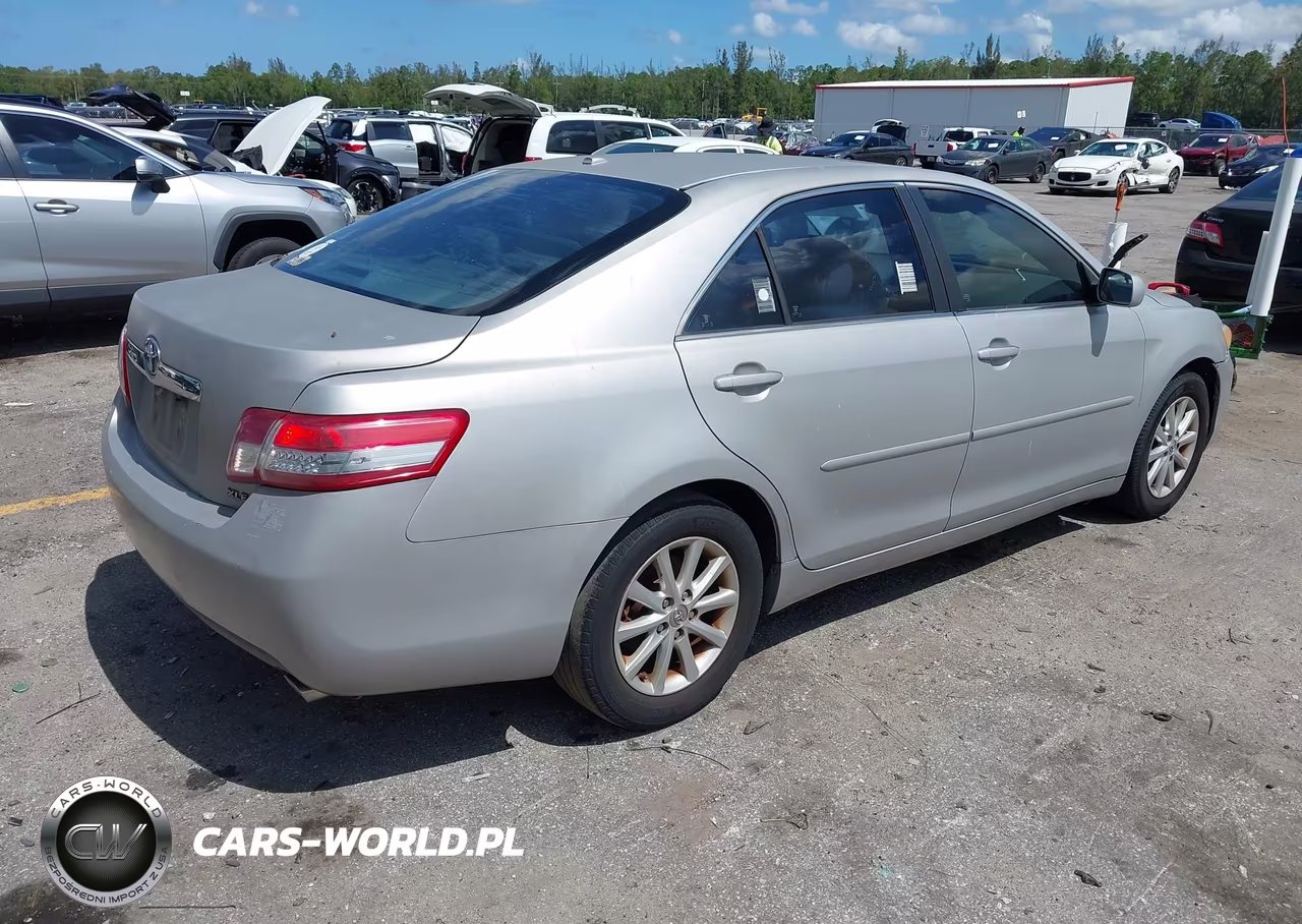 2010 Toyota Camry Xle VIN:4T1BF3EKXAU056326 - 4