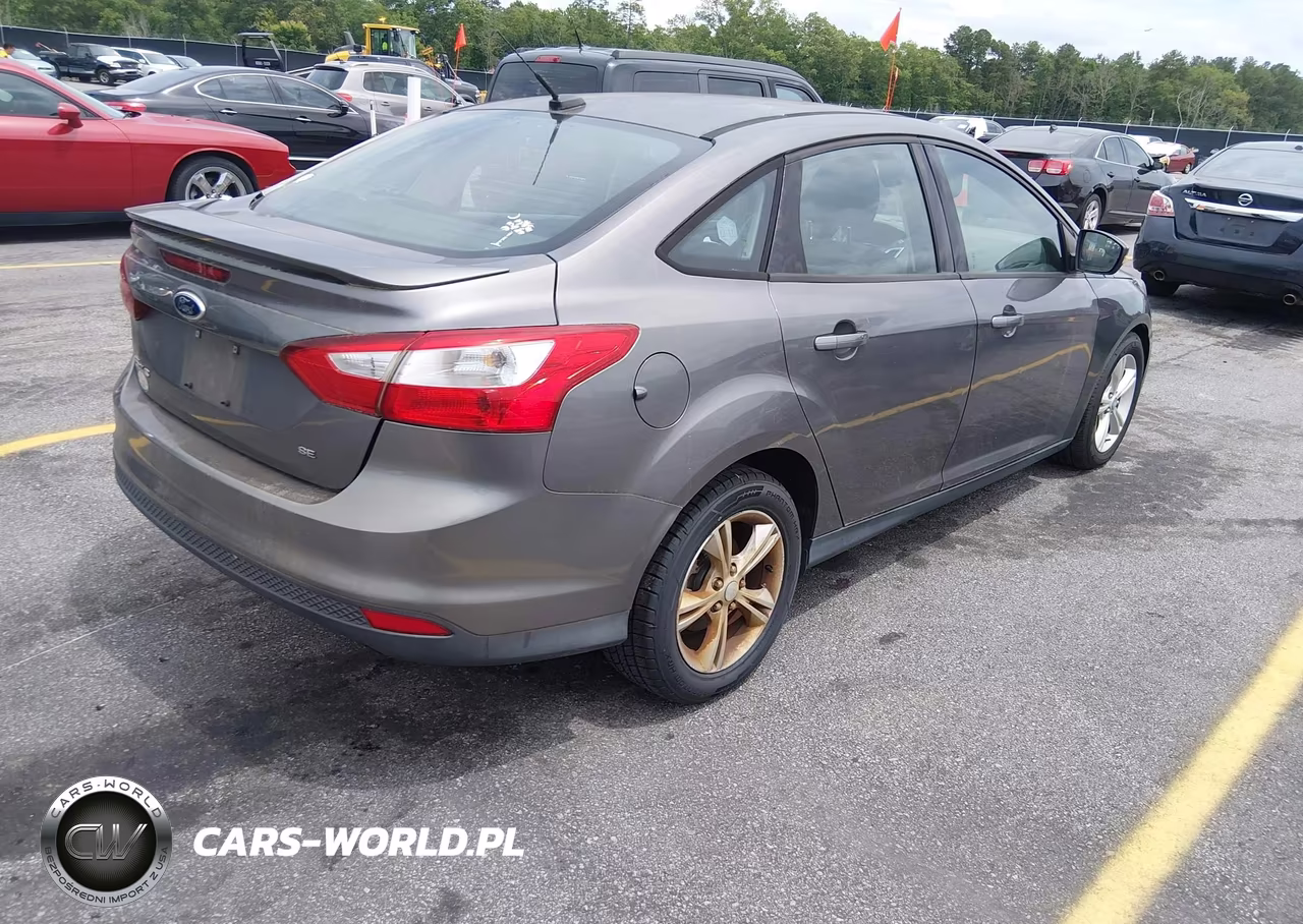 2012 Ford Focus Se VIN:1FAHP3F22CL384431 - 4