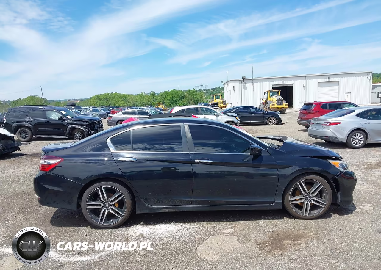 2017 Honda Accord Sport VIN:1HGCR2F57HA072368 - 13