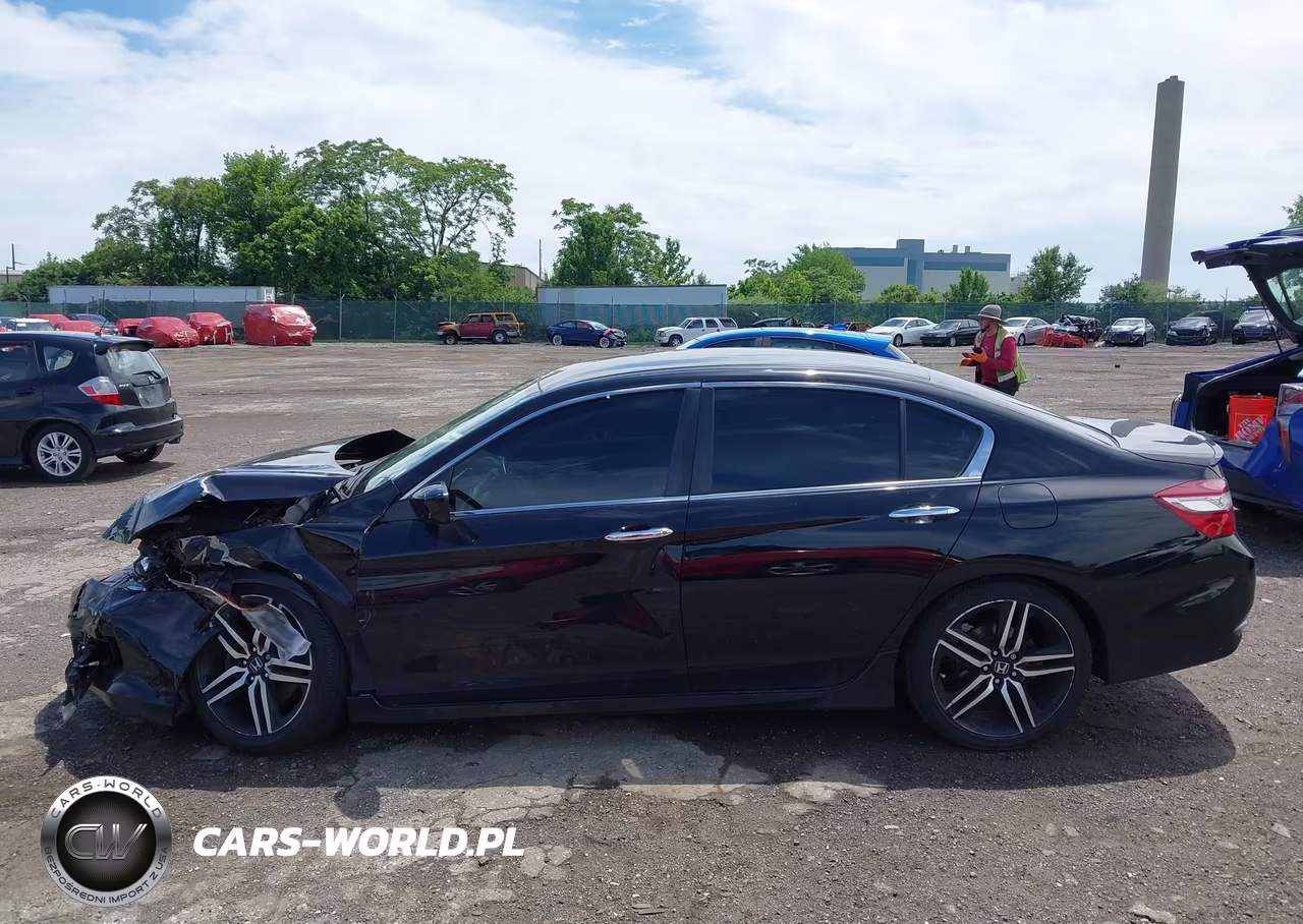 2017 Honda Accord Sport VIN:1HGCR2F57HA072368 - 14