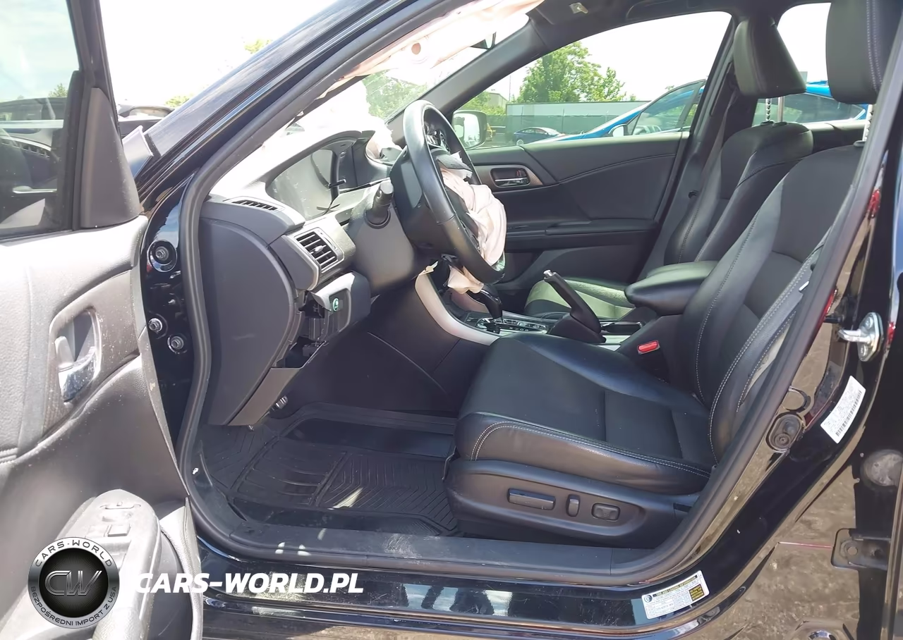 2017 Honda Accord Sport VIN:1HGCR2F57HA072368 - 17