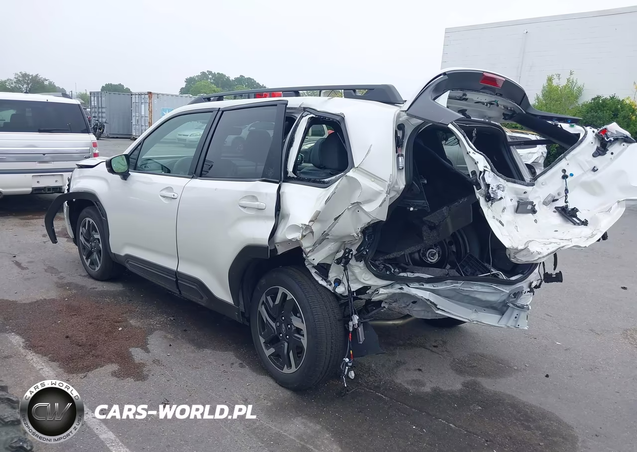 2025 Subaru Forester Limited VIN:JF2SLDRC1SH573077 - 3
