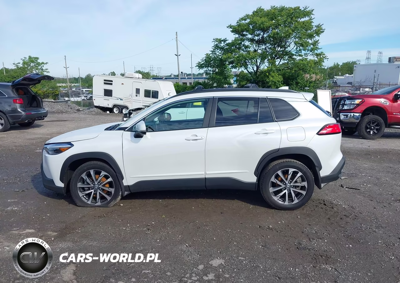 2022 Toyota Corolla Cross Xle VIN:7MUDAABG6NV028474 - 14
