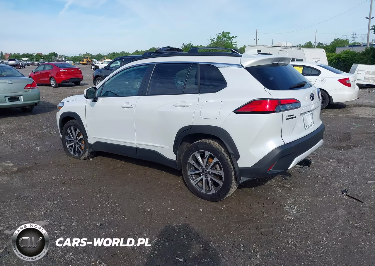 2022 Toyota Corolla Cross Xle VIN:7MUDAABG6NV028474 - 3