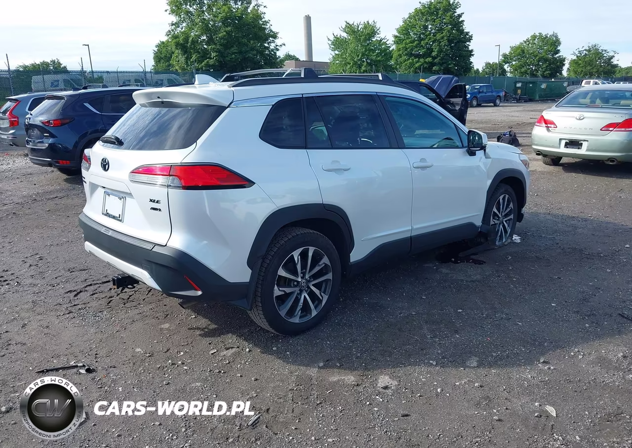 2022 Toyota Corolla Cross Xle VIN:7MUDAABG6NV028474 - 4