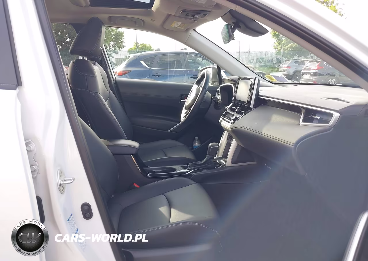 2022 Toyota Corolla Cross Xle VIN:7MUDAABG6NV028474 - 5
