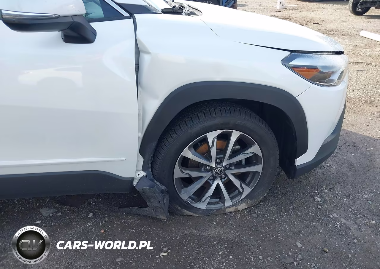 2022 Toyota Corolla Cross Xle VIN:7MUDAABG6NV028474 - 6