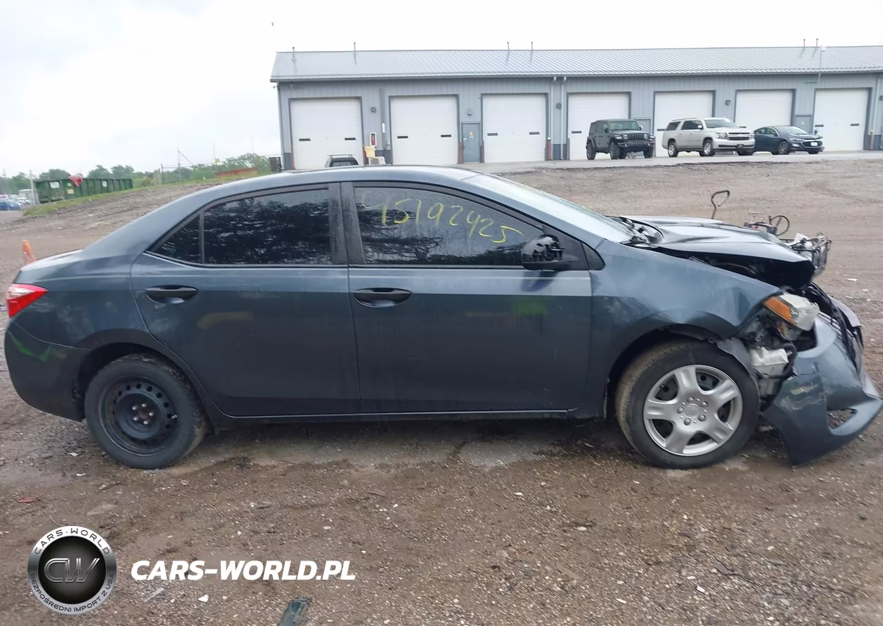 2018 Toyota Corolla Le VIN:5YFBURHE3JP849676 - 14