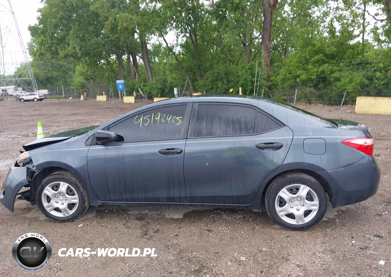 2018 Toyota Corolla Le VIN:5YFBURHE3JP849676 - 15