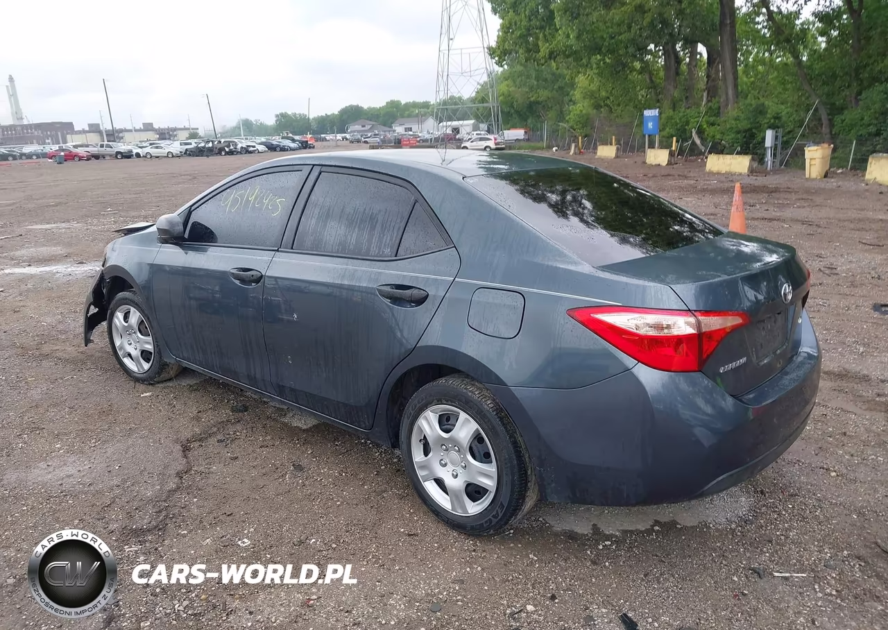 2018 Toyota Corolla Le VIN:5YFBURHE3JP849676 - 3