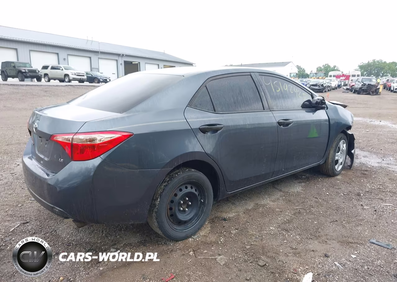 2018 Toyota Corolla Le VIN:5YFBURHE3JP849676 - 4