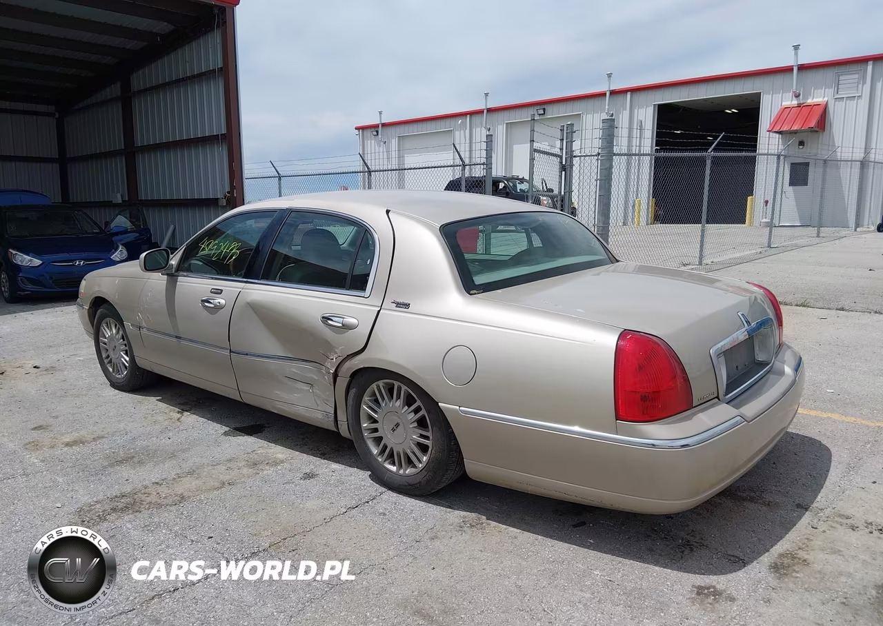 2009 Lincoln Town Car Signature Limited VIN:2LNHM82V89X631488 - 3